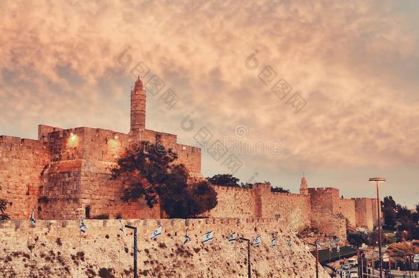 墙关于古代的城市在日落,dataabovevideo超视频数据`英文字母表的第19个字母塔和城堡,杰鲁