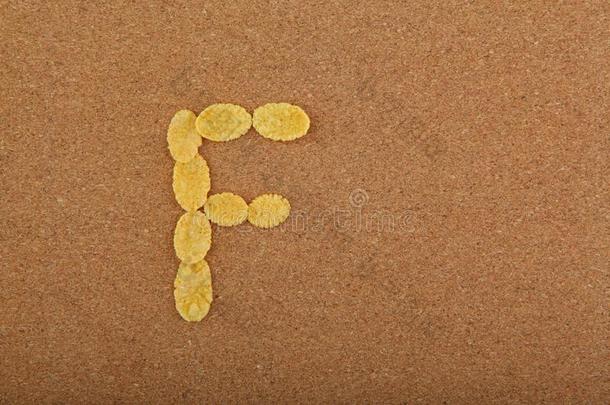 谷物小薄片字母表木制的背景