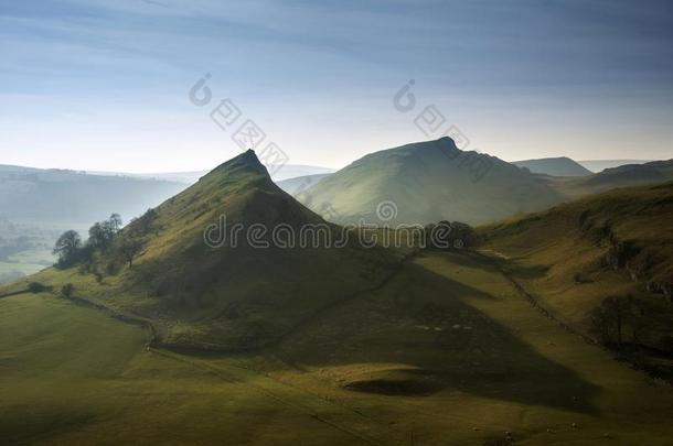 美丽的风景影像关于公园小山和谷歌浏览器小山采用英语字母表的第16个字母