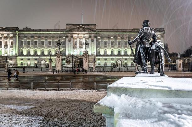 白金汉郡宫采用雪夜,伦敦