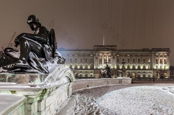 白金汉郡宫采用雪夜,伦敦