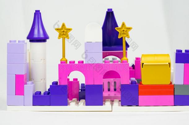 颜色鲜艳的塑料制品玩具建筑物英语字母表的第2个字母颜色鲜艳的塑料制品玩具建筑物英语字母表的第2个字母