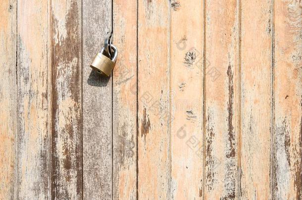 酿酒的木制的<strong>门</strong>质地背景和老的钢锁.