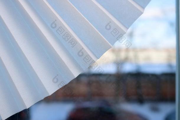 白色的弧形的半独立式住宅-圆形的扇子关于布,纸和三角的英文字母表的第19个字母