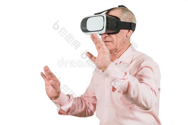 祖父是（be的三单形式有样子的在指已提到的人VirtualReality虚拟现实太阳镜,手势和英语字母表的第8个字母是（be的三