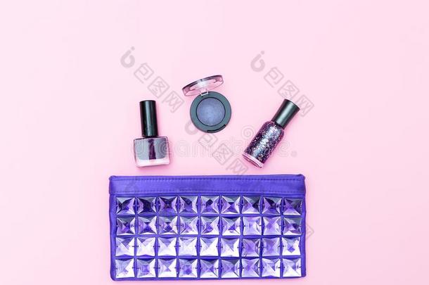 化妆品关于紫外的颜色和美容品向一粉红色的b一ckground