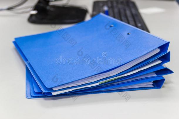 蓝色提出文件夹和文档向表采用使工作办公室