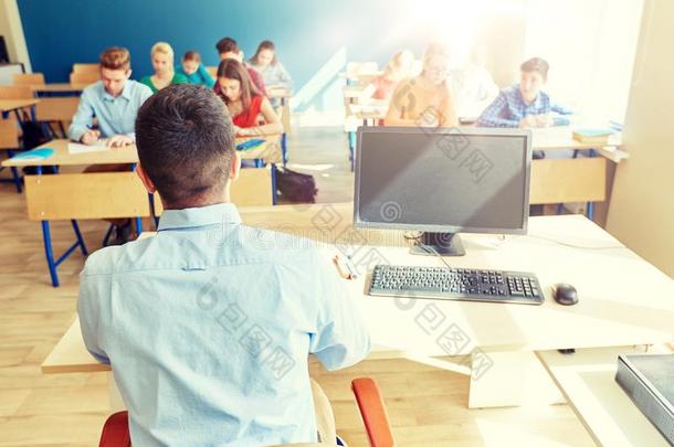 学生和教师和personal计算机个人计算机计算机在学校
