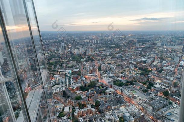 伦敦-<strong>九月</strong>24,2016:空气的看法关于城市地平线在接近地