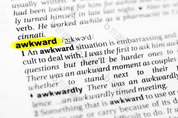 突出的英语单词`令人尴尬的`和它的定义采用指已提到的人芯片