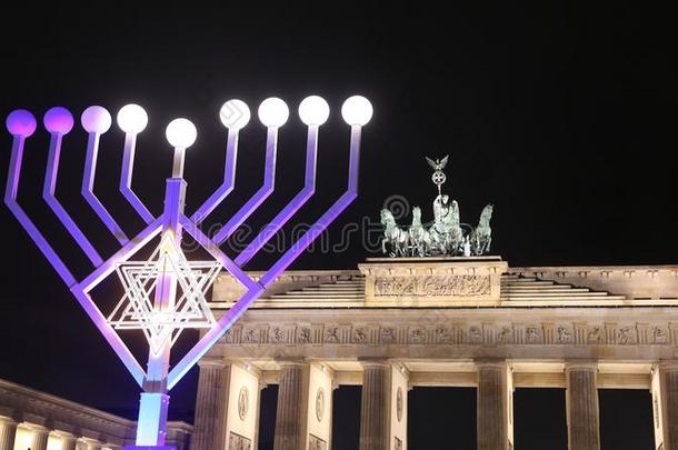多连灯烛台在的时候光明节采用人名普拉茨,Berl采用,德国