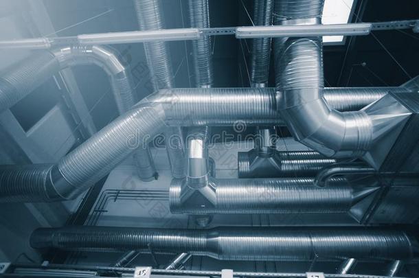 空气流通小管管道关于工业的天空状态
