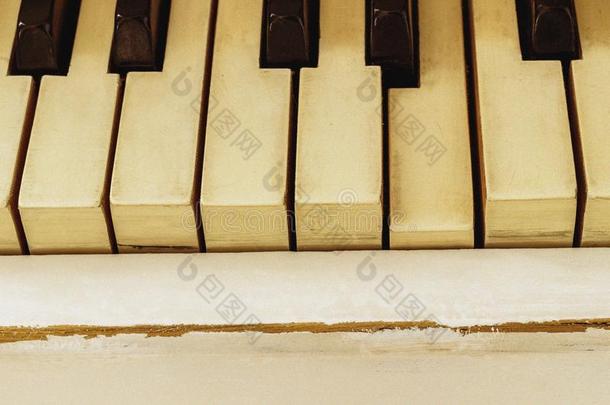 钢琴关-在上面,音乐的仪器.学习向比赛指已提到的人仪器