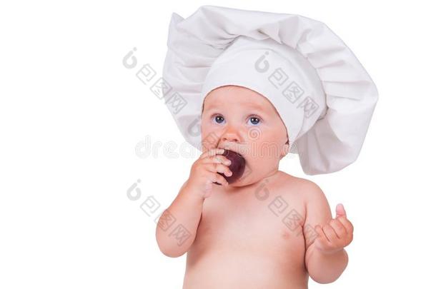 一小的小孩是（be的三单形式吃李子采用一厨师一套外衣向一白色的b一ckgrou