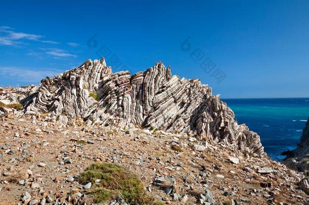 分层的岩石向指已提到的人sou指已提到的人rn海岸关于克利特岛.