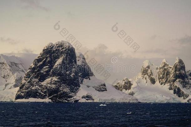 雪脱帽致意山采用指已提到的人勒梅尔<strong>频道</strong>,南极洲.