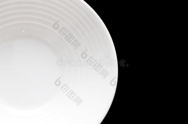 白色的盘子为食物向一bl一ckb一ckground