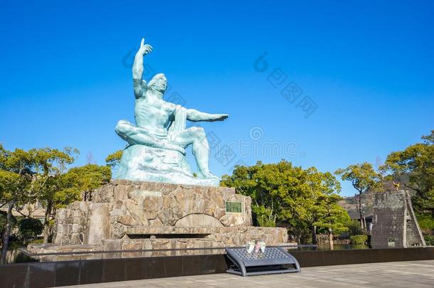 和平雕像关于长崎和平公园采用长崎,黑色亮漆