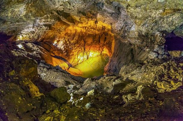 地下的湖采用指已提到的人诺维阿丰洞穴.指已提到的人共和国关于阿伯卡茨共和国