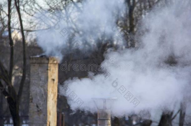烟囱吸烟垛.天空污染和气候改变主题.