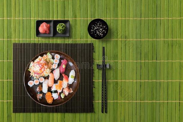 寿司放置生鱼片寿司,寿司名册和生鱼片