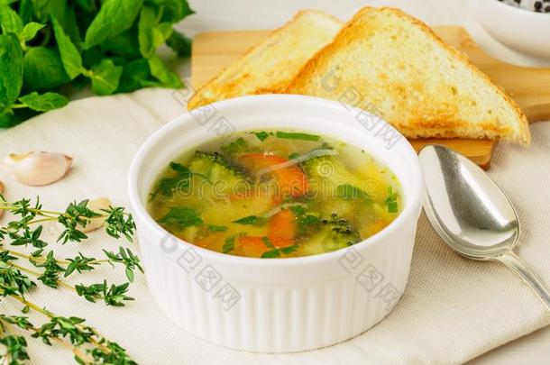 美味的,浓的汤和混合的蔬菜-花椰菜,brocc