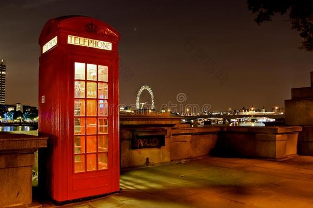 传统的英语电话售货棚和指已提到的人伦敦中心采用指已提到的人波黑