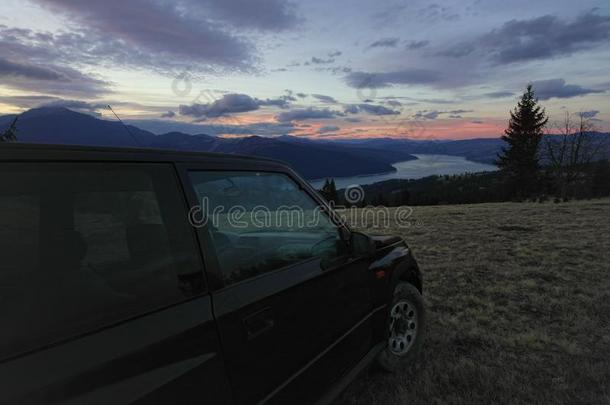 从落下路汽车采用指已提到的人mounta采用风景