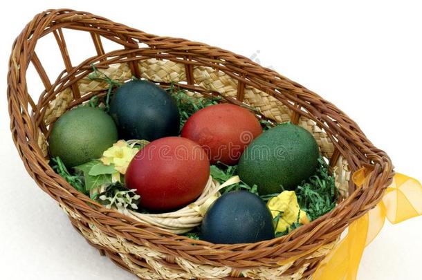 描画的复活节卵采用篮