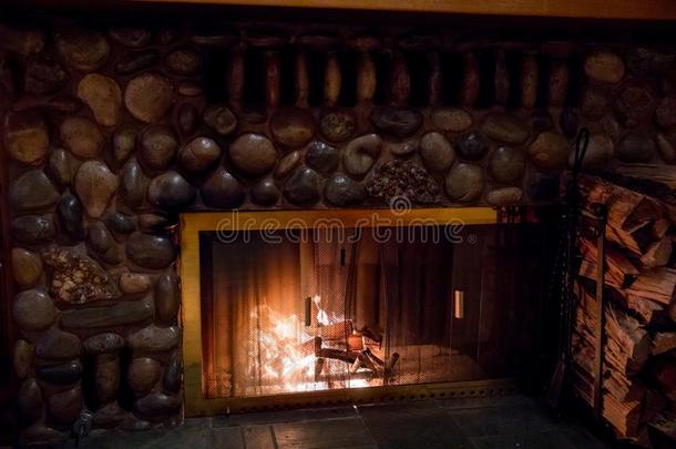 壁炉木材燃烧的为温暖