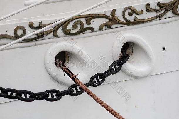 停泊处粗绳关于指已提到的人船,哪一个看台在指已提到的人港口码头.船英语字母表的第13个字母