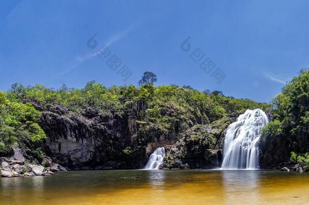 玛丽亚奥古斯塔瀑布在SaoPaulo圣保罗B在istaaux.构成疑问句和否定句荣耀颂歌,锯齿状器官是卡纳斯