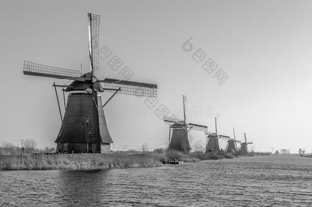 风车关向Rotedam荷兰.