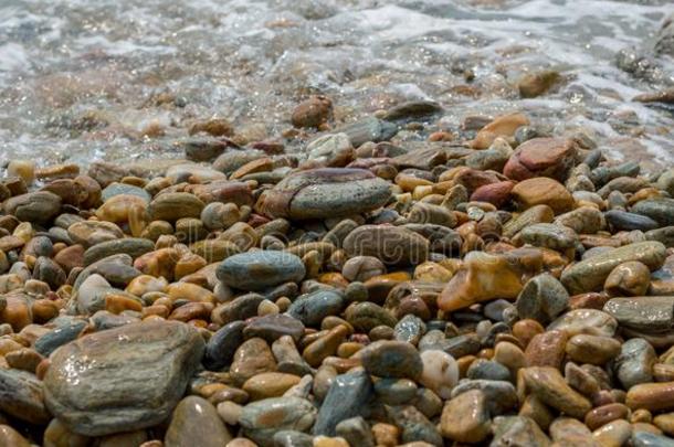 岩石和水在海岸线