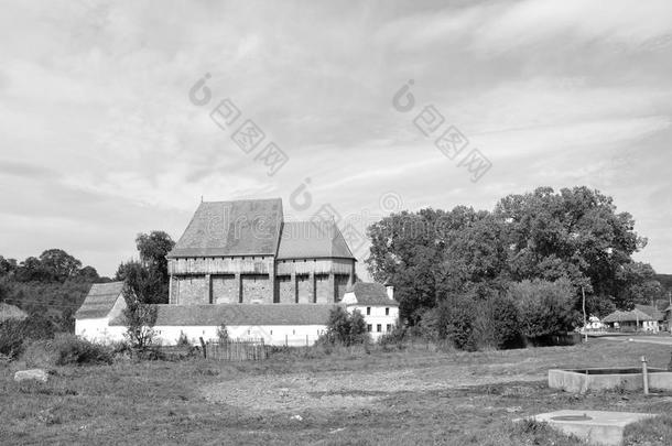 加强的中古的撒克逊人教堂采用指已提到的人村民棕色的,亨多夫