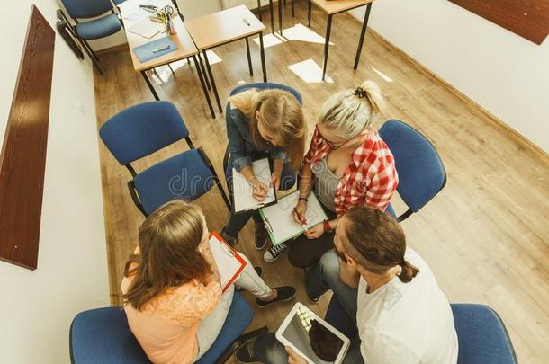 组关于人学生工作的同时