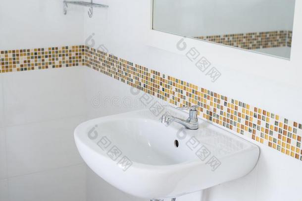 白色的盆采用指已提到的人浴室,洗碗采用厕所或洗手间