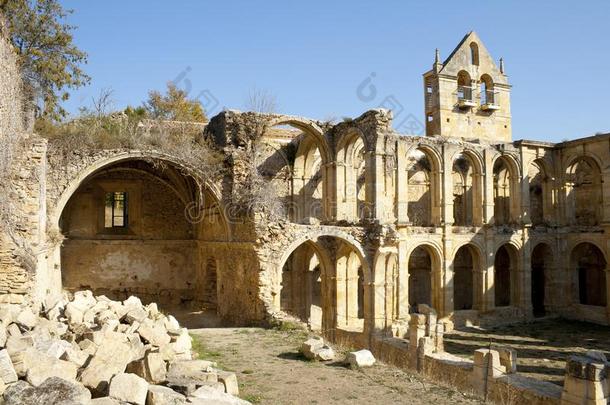 石头弧采用被放弃的修道院demand需要Rioseco.