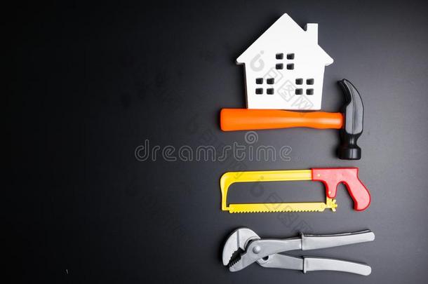 木制的白色的房屋和建筑物工具玩具向黑的后座