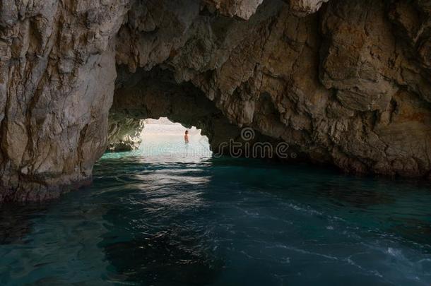 马拉松洞穴和海滩向龟isl和马拉松,希腊,