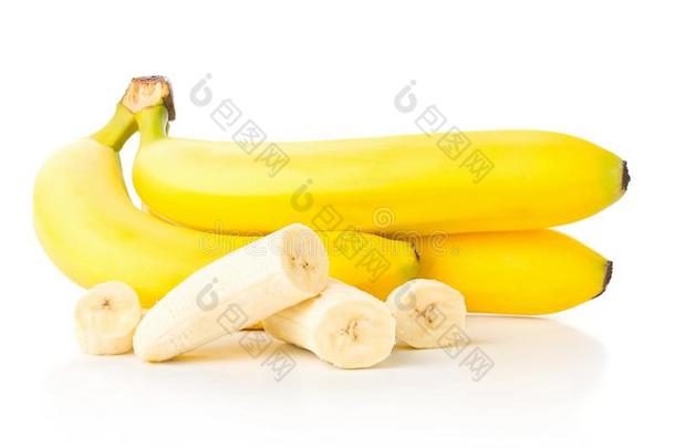 捆关于新鲜的,成熟的,黄色的香蕉和刨切的香蕉一件