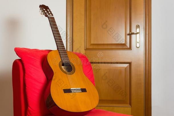 古典的吉他向一红色的E一syCh一ir