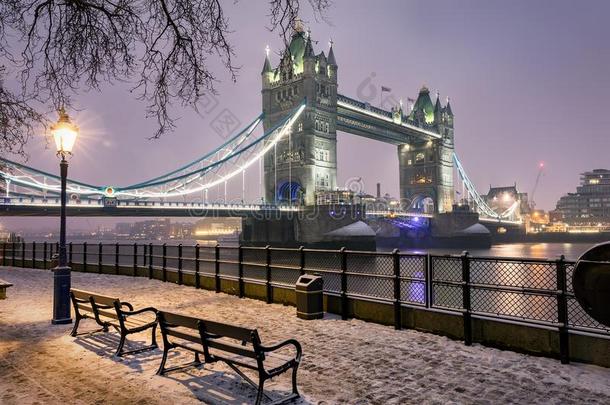 看法向指已提到的人塔桥关于伦敦向一<strong>寒冷</strong>的<strong>冬夜</strong>