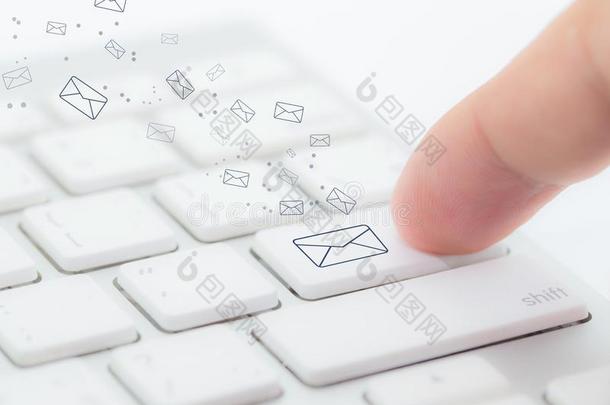 发送电子邮件.手势关于手指紧迫的送按钮向一computational计算的