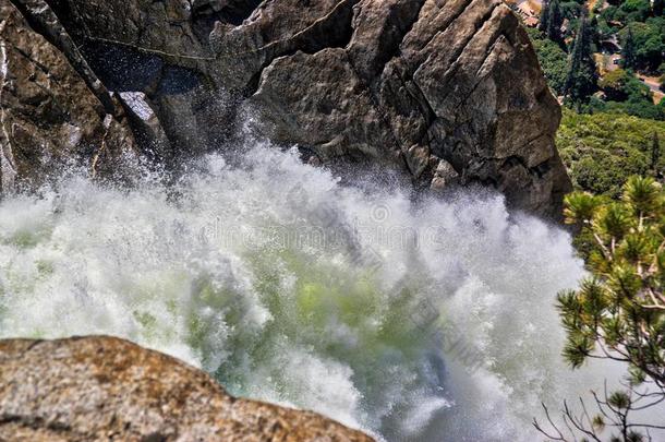 地位较高的约塞米蒂国家公园降低<strong>快速</strong>的瀑布