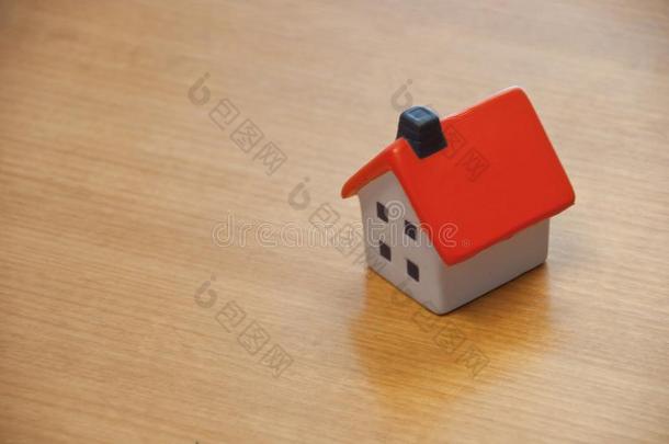 房屋<strong>玩具模型</strong>向棕色的木制的表