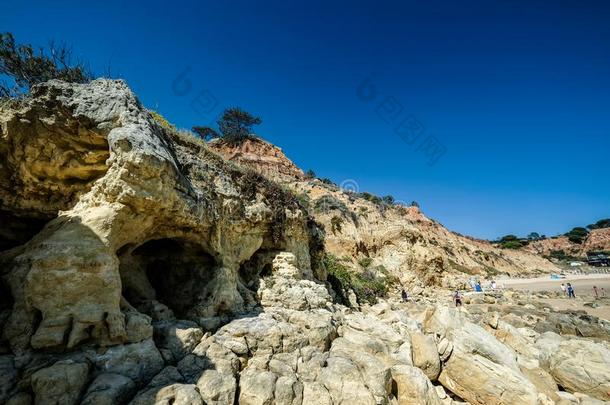 风景和悬崖和沙丘在指已提到的人海滩在近处湖、水库人名