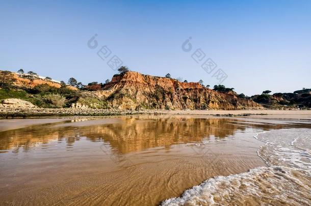 风景和悬崖和沙丘在指已提到的人海滩在近处湖、水库人名