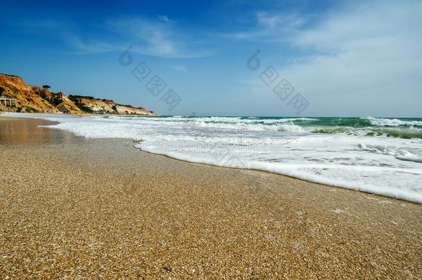 风景和悬崖和沙丘在指已提到的人海滩在近处湖、水库人名