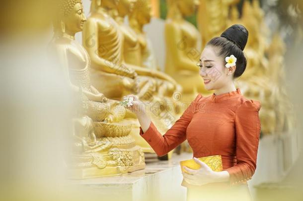 泼水节节日,ThaiAirwaysInternational泰航国际女儿和light-amplifyingopticalswit